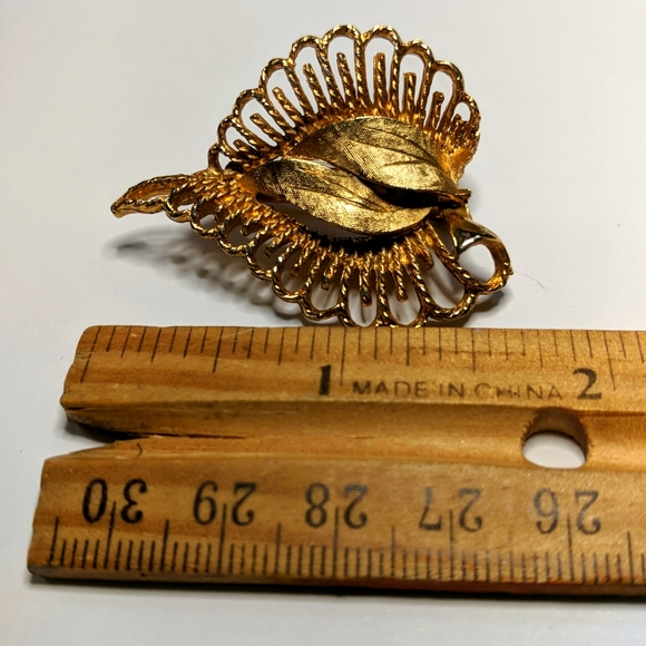 Vintage Cut-out Brooch unsigned - Picture 4 of 4